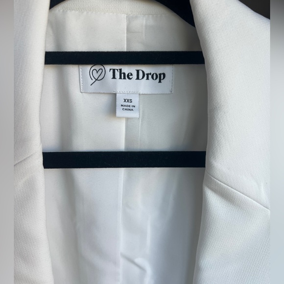 Women’s Blazer - Picture 2 of 4